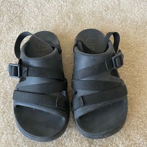 CHACO Chillo’s Sport Sandals. Youth size‎ 4. Black.